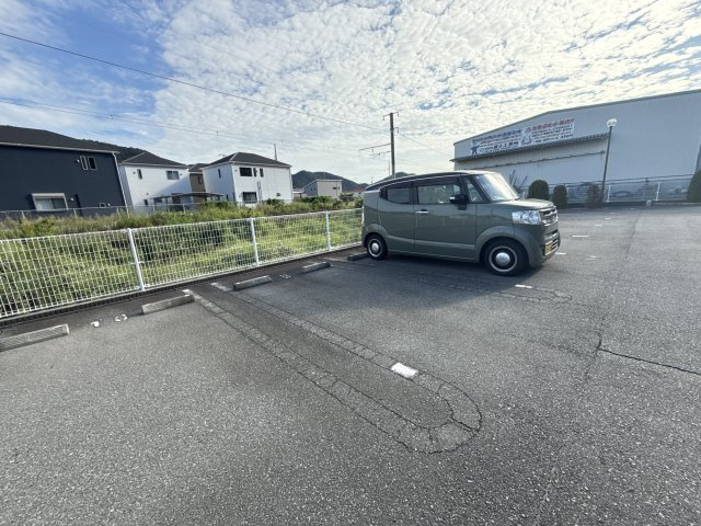 エルカーサ・桜木Ａの駐車場