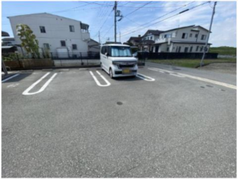 エテルナの駐車場