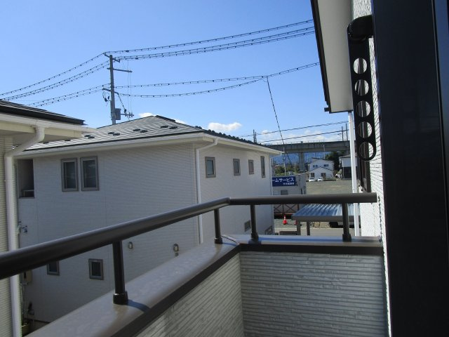 【バルコニー】 | サザンウィング | 暖かな日差しのふりそそぐバルコニー