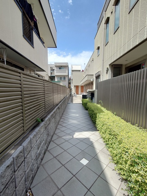 プレジオのエントランス|アプローチ