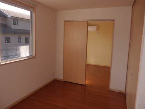 広島市安佐北区三入６丁目のアパートの寝室|クローゼットあり