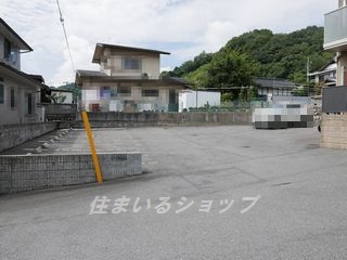 広島市安佐北区三入６丁目のアパートの駐車場