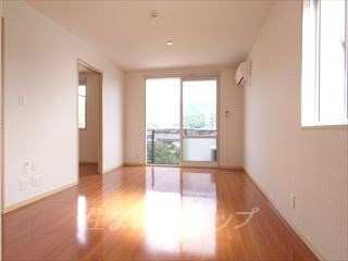 広島市安佐北区三入６丁目のアパートの居間・リビング|陽当たり・通風良好です