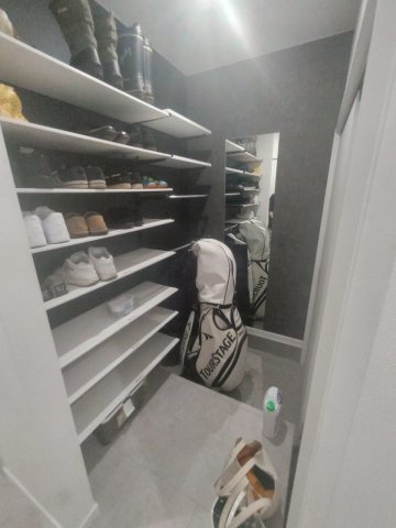 住之江町12　中古住宅の収納|大容量のシューズクローゼット