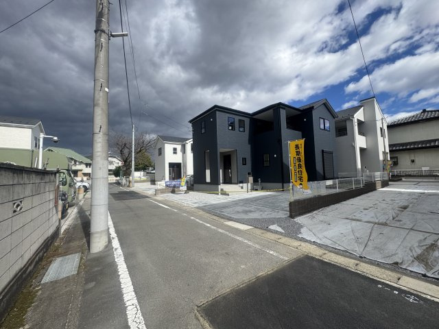 新築　高崎市石原町第24　Livele Garden.S　3号棟の前面道路含む現地写真|現地写真　　西側接道幅員約4.1ｍ　