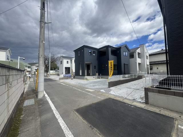 新築　高崎市石原町第24　Livele Garden.S　4号棟の前面道路含む現地写真|現地写真　　西側接道幅員約4.1ｍ　
