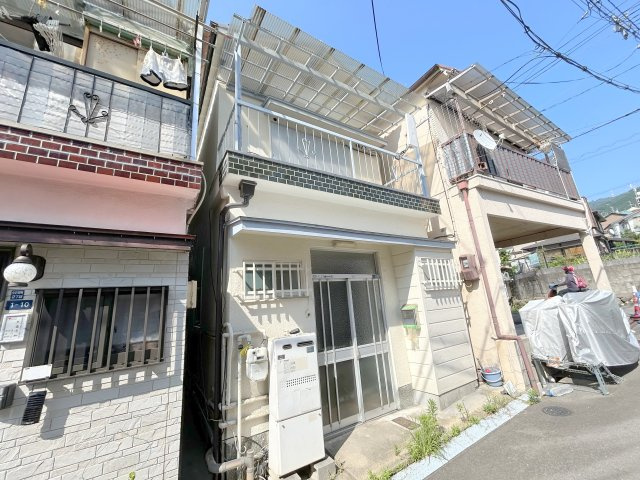 東大阪市中石切町戸建のエントランス
