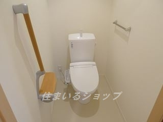 メゾン・ド・プルメリア　Ⅱのトイレ|シャワートイレ・手すりあり