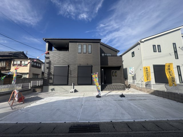 新築　高崎市石原町第24　Livele Garden.S　5号棟の駐車場|現地写真　駐車スペースは並列4台分可能です！

