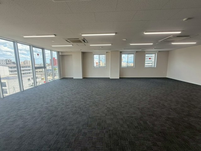 DENCITY CROSS SITEオフィスの内装