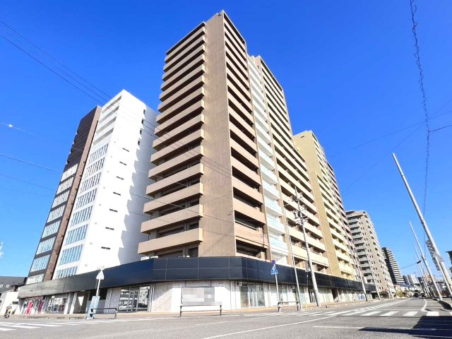 DENCITY CROSS SITEオフィスの外観