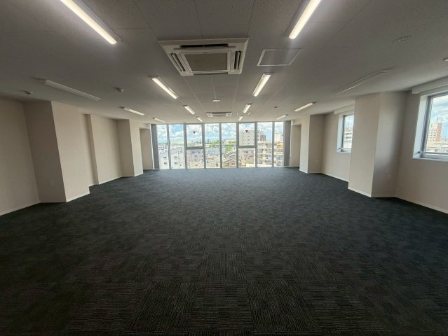 DENCITY CROSS SITEオフィスの内装