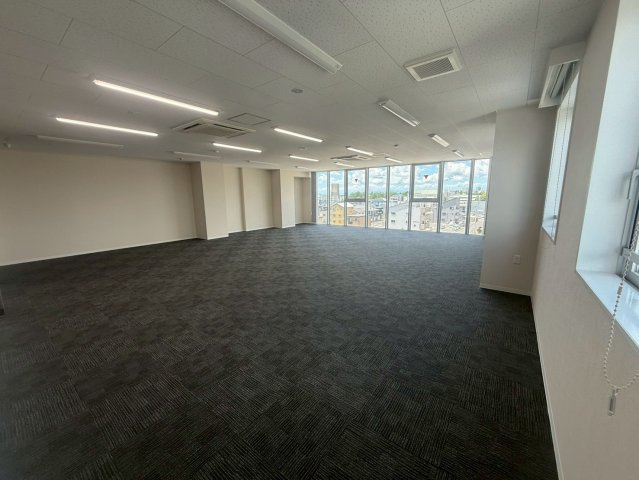 DENCITY CROSS SITEオフィスの内装