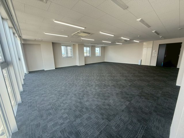 DENCITY CROSS SITEオフィスの内装