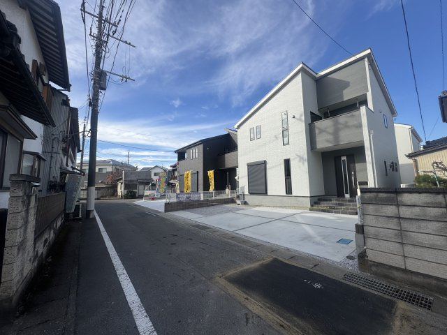 新築　高崎市石原町第24　Livele Garden.S　6号棟の前面道路含む現地写真|現地写真　南側接道幅員約4.7ｍ　西側接道幅員約4.1ｍ　