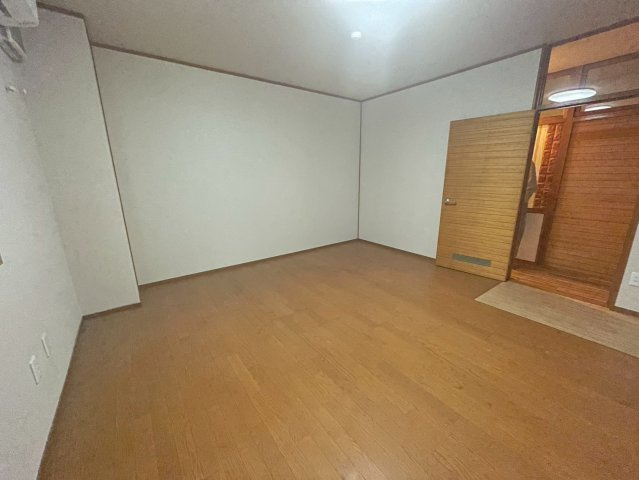 朝日町貸事務所店舗の内装