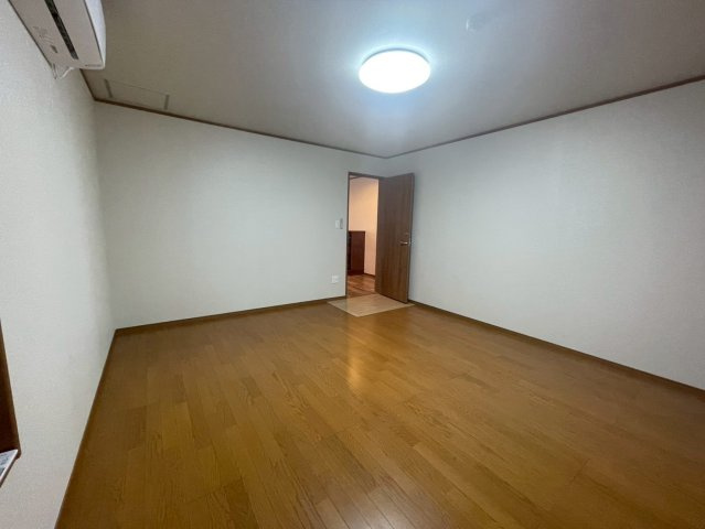 朝日町貸事務所店舗の内装