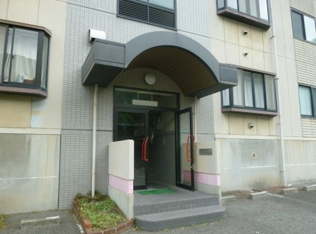 ローズハイムとくまるのエントランス