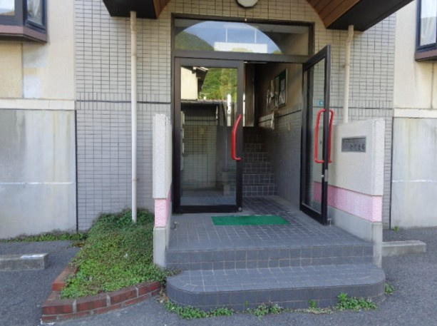 ローズハイムとくまるのエントランス