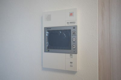 【セキュリティ】 | プレサンス野江内代ペルティエ | モニター付きインターホンです