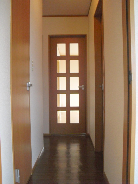 メゾンＫの玄関|玄関から居室へ