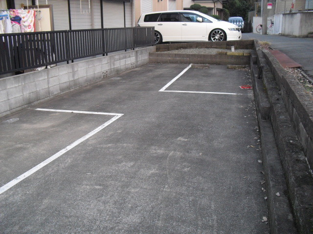 メゾンＫの駐車場|敷地内駐車場