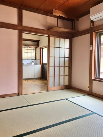 坂本町戸建の居間・リビング