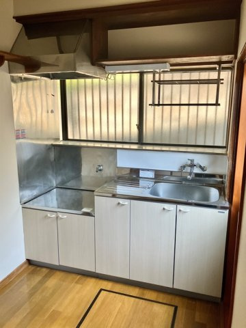 坂本町戸建のキッチン