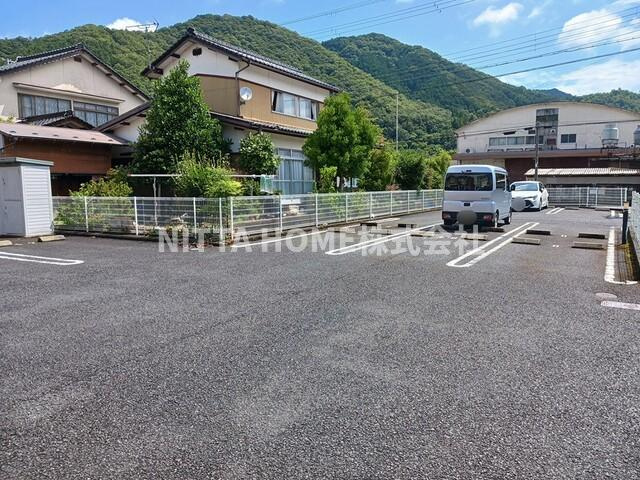 フロイライン　アミィＡの駐車場|敷地内駐車場もあります◎