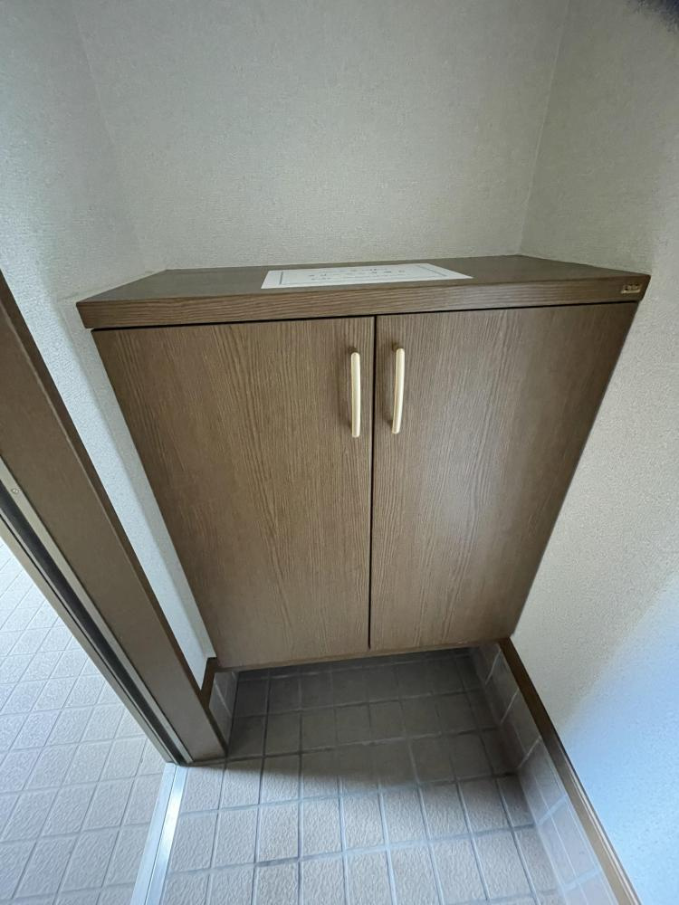 ヴィレッジ清瀬の玄関|シューズボックス