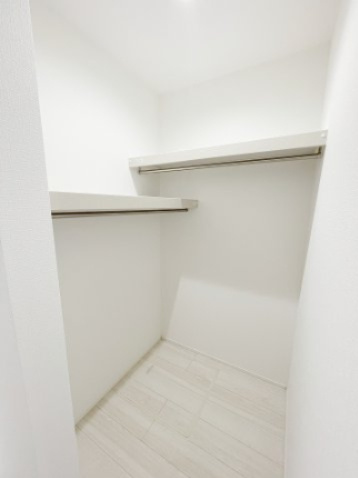 新築戸建・建売　会津若松市日新町　GRAFARE　全2棟の収納|ハンガーパイプ付きなので床に直置きせずに空間収納が叶います！