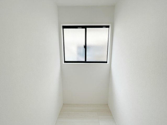 新築戸建・建売　会津若松市日新町　GRAFARE　全2棟のランドリースペース|平屋建てには嬉しい1.62帖のサンルーム♪天候・季節関係なく洗濯物が干せます！