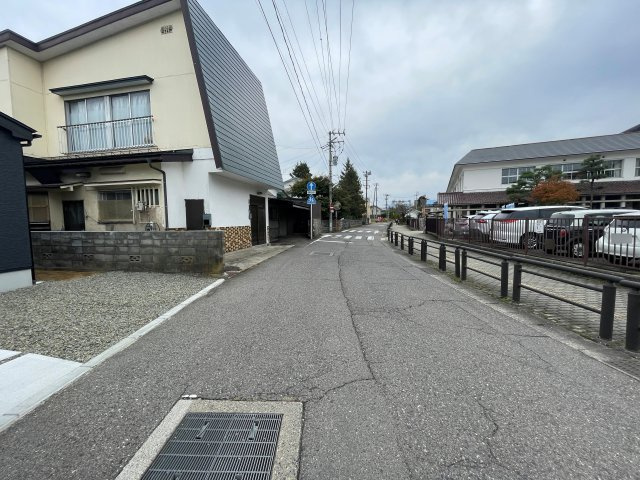 新築戸建・建売　会津若松市日新町　GRAFARE　全2棟の前面道路含む現地写真