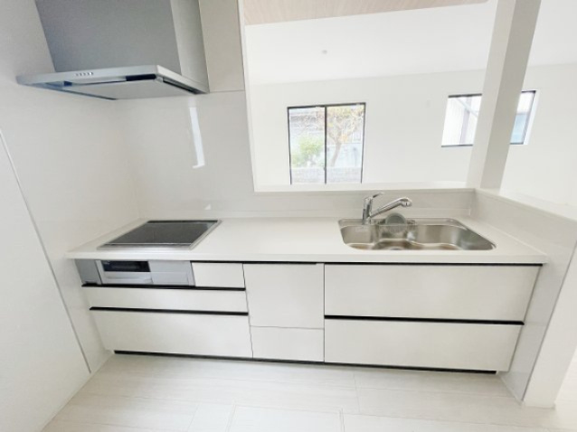 新築戸建・建売　会津若松市日新町　GRAFARE　全2棟のキッチン|IHクッキングヒータ－なのでお子様と安全にお料理が楽しめます！