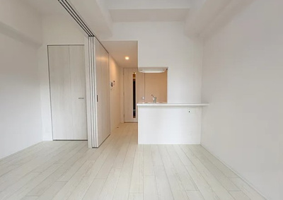 【居間・リビング】 | エスリード弁天町NORTH RESIDENCE | こちらのリビングで趣味の時間をお楽しみください