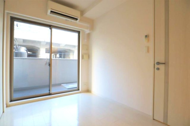 Mid Court　新大阪の洋室