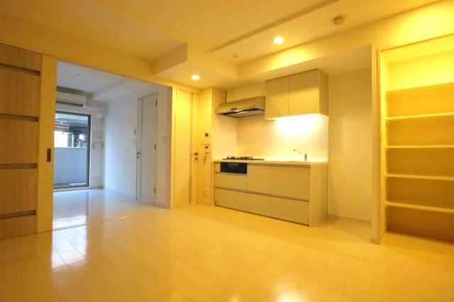 Mid Court　新大阪の居間・リビング