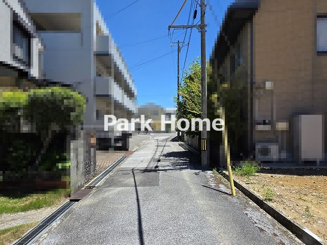 南国市大そね甲　4期1棟　新築戸建ての前面道路含む現地写真
