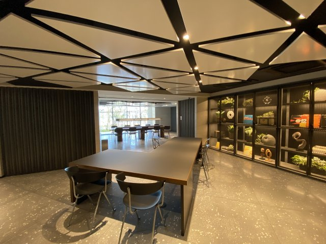共用施設【PARK　E棟 WORK LAB】
WiFi・コンセントを完備したワークスペース。