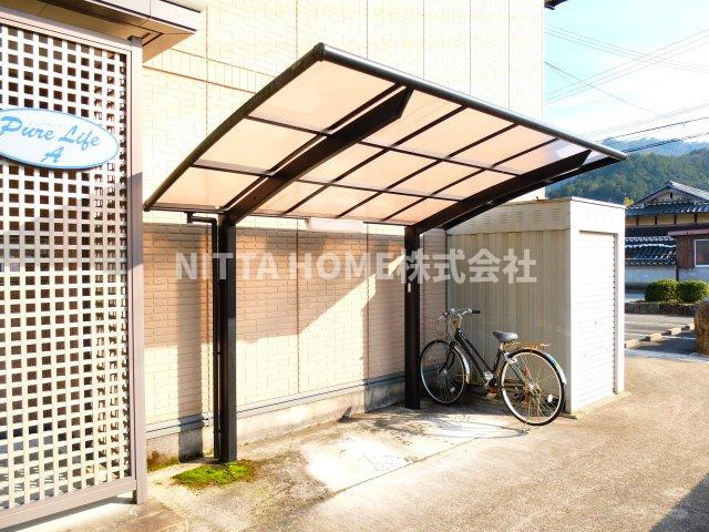 ピュアライフ　Ａ棟の駐車場|屋根付きの駐輪場は無料です★