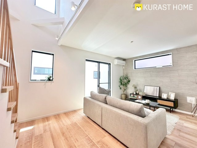 京都市西京区嵐山山ノ下町　新築戸建の居間・リビング