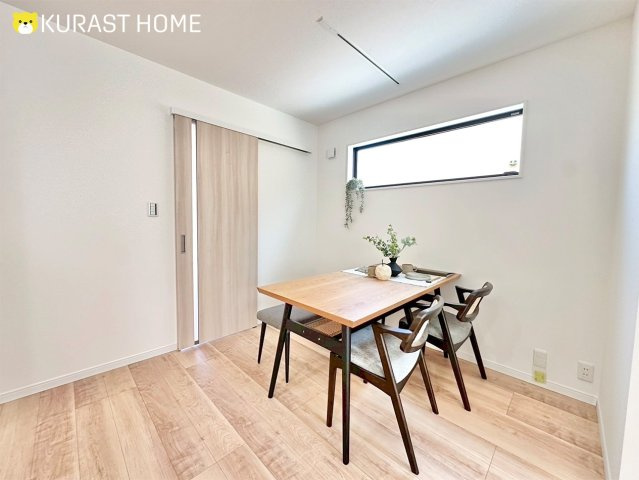 京都市西京区嵐山山ノ下町　新築戸建の居間・リビング