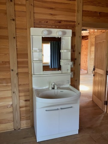 稲吉貸家の独立洗面台|洋室に洗面台あり