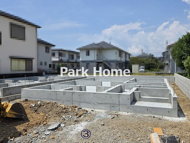 南国市大そね甲　③　新築戸建ての外観|2025.8月下旬：建築中