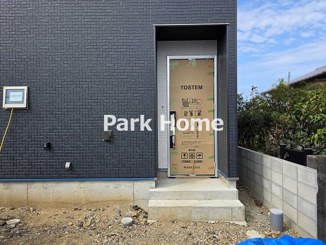 南国市大そね甲　③　新築戸建ての玄関|③ 2025.10月：建築中