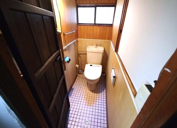 軍水町貸家のトイレ