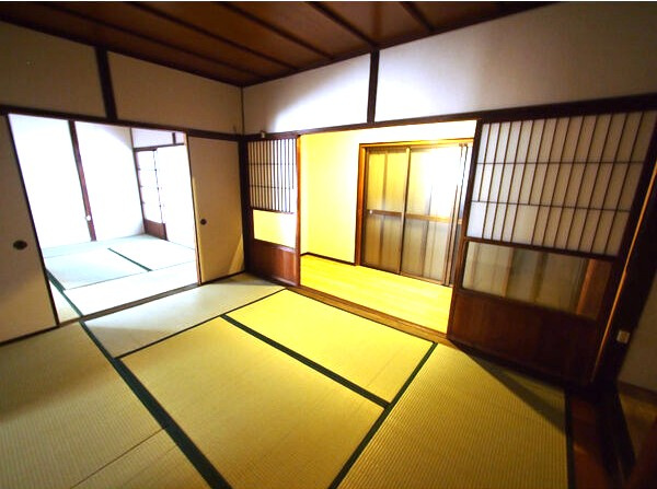 軍水町貸家の寝室