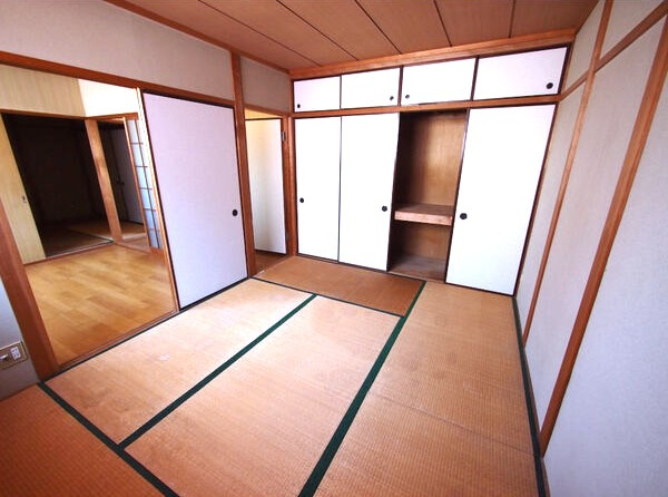 軍水町貸家の収納