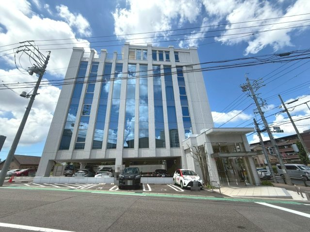 フリーダムビルの外観