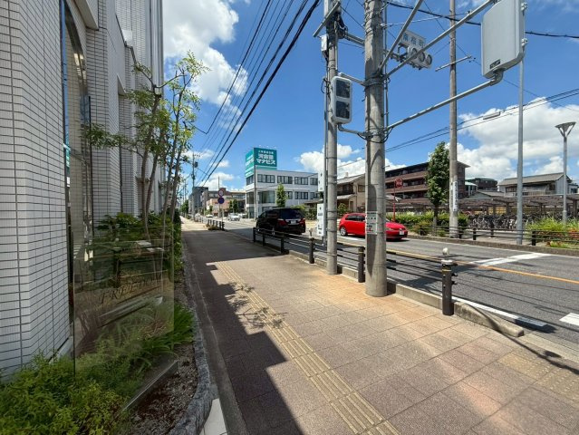 フリーダムビルの周辺